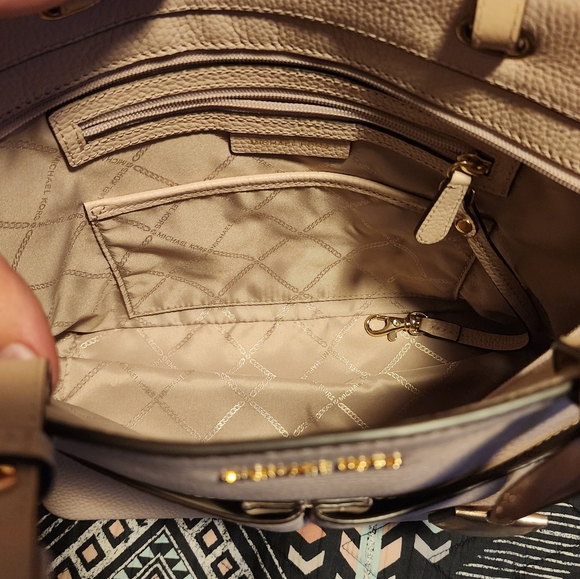 Michael Kors Pebbled Leather Bedford Tote (Soft Pink) - Picture 4 of 8